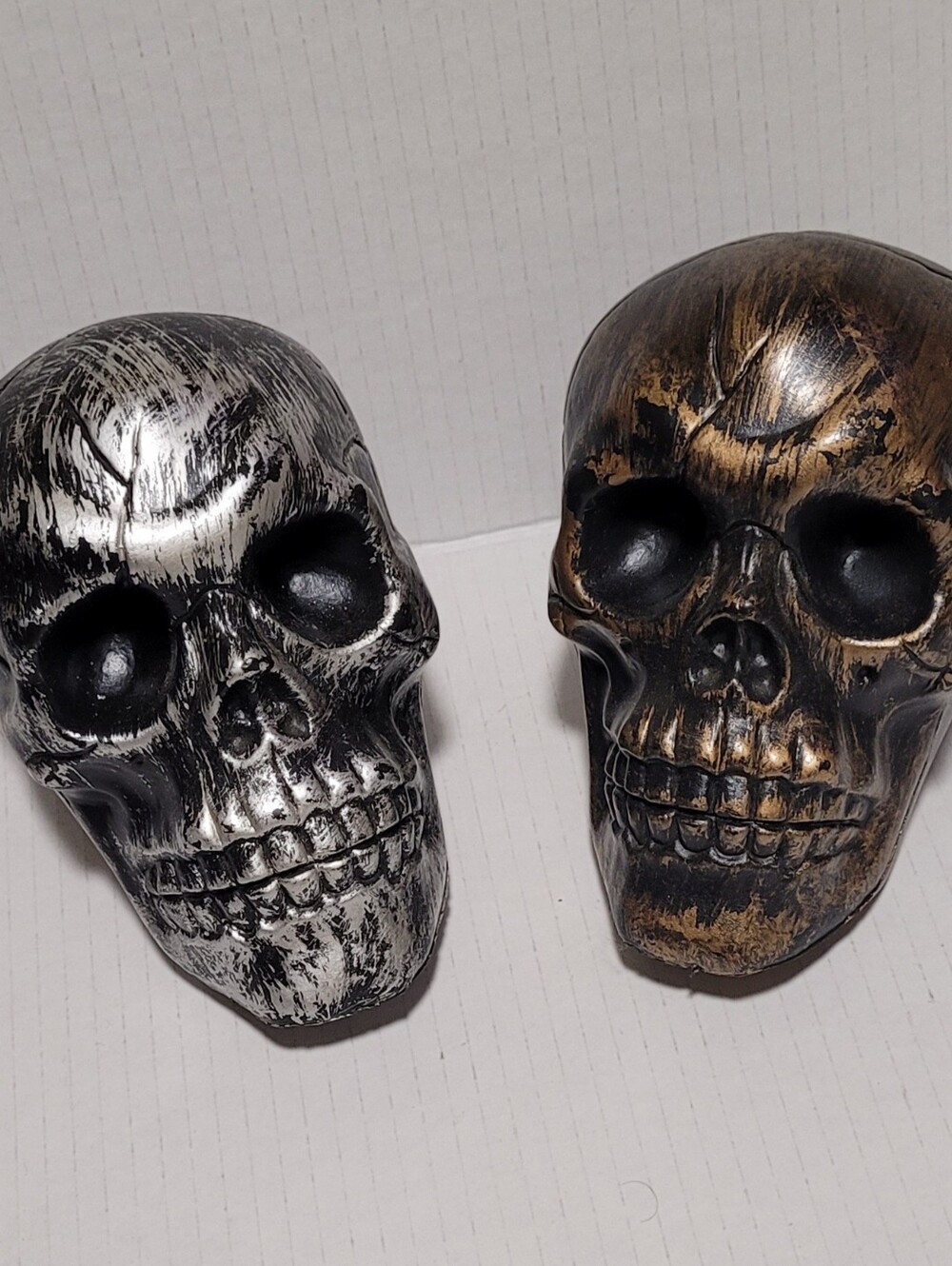 2 Skulls - Silver & Gold - Halloween Gothic Horror Decor
